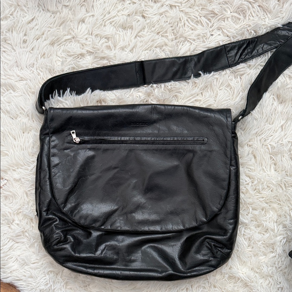 RUDSAK Black Leather Shoulder Bag